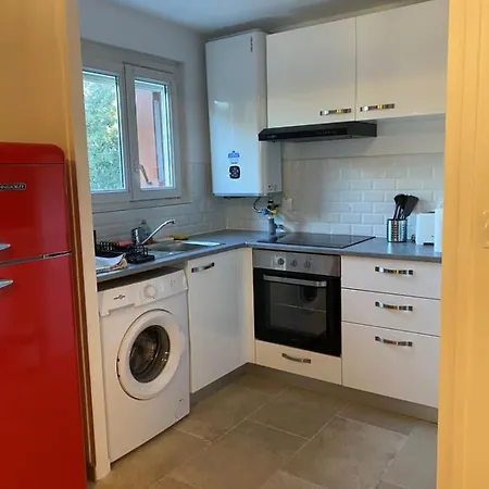 Apartment Spacious Studio 300 Meters From The Hyeres