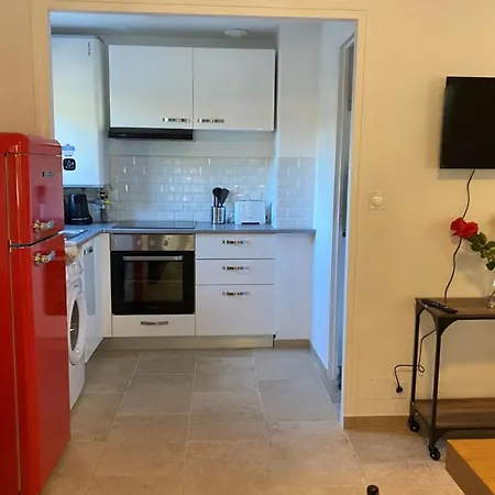 Spacious Studio 300 Meters From The Apartment Hyeres