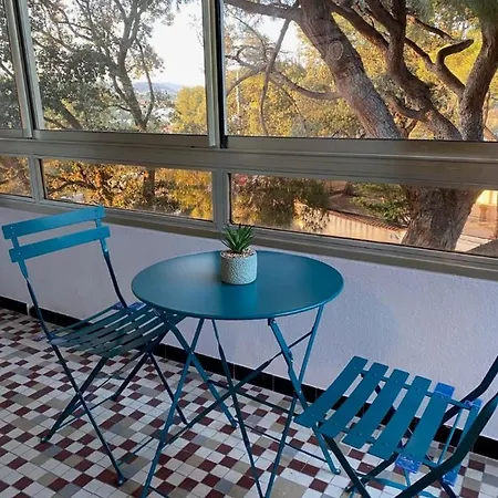Apartment Spacious Studio 300 Meters From The Hyeres